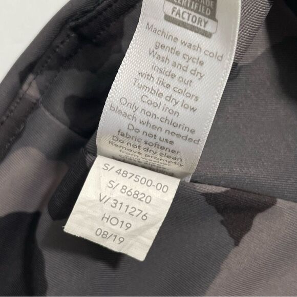 Athleta Camo Lightning 7/8 Tight Leggings Size XSP - Picture 7 of 7